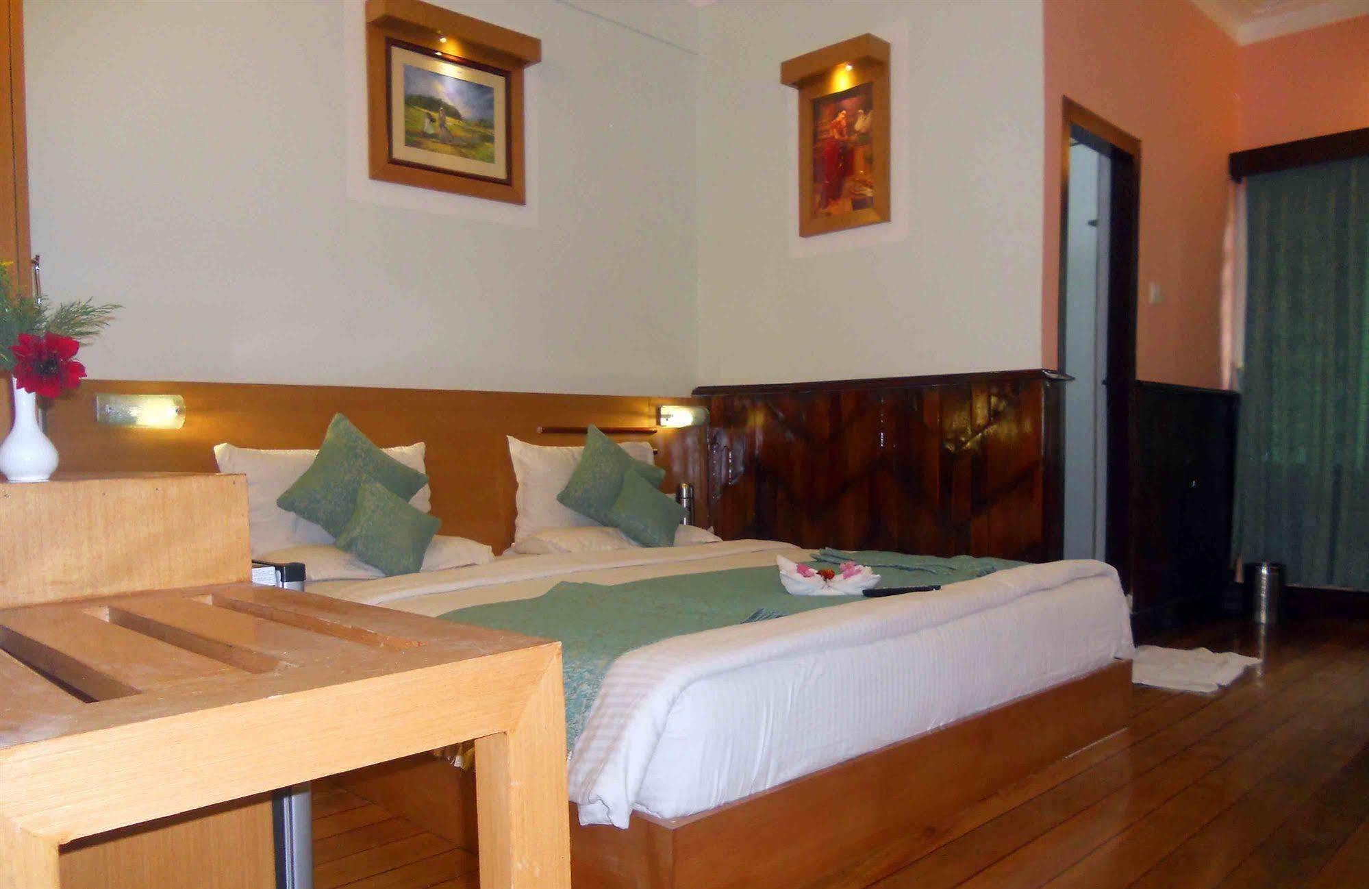 Hotel Metro Palace Mumbai  Buitenkant foto